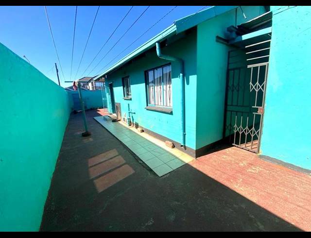 2 BEDROOM HOUSE FOR SALE IN PROTEA GLEN